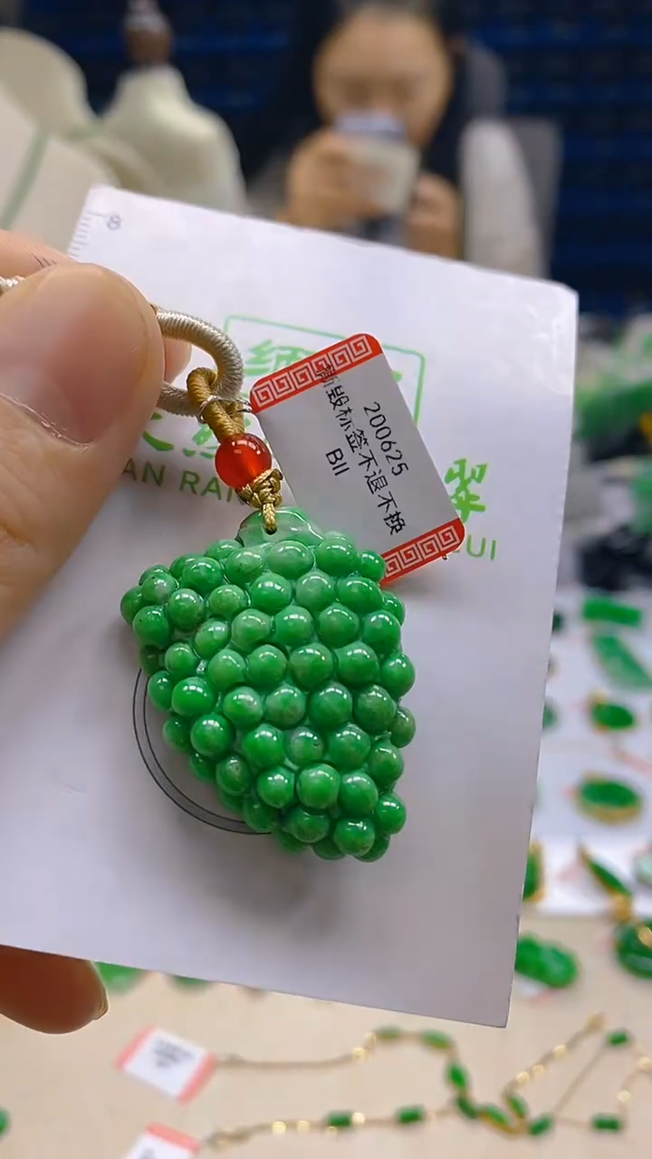 翡翠未镶嵌颈饰新号开播 全场乱卖