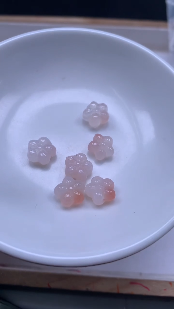 未镶嵌散珠玛瑙/玉髓T135 盐源 五瓣花10*5+mm1个5元