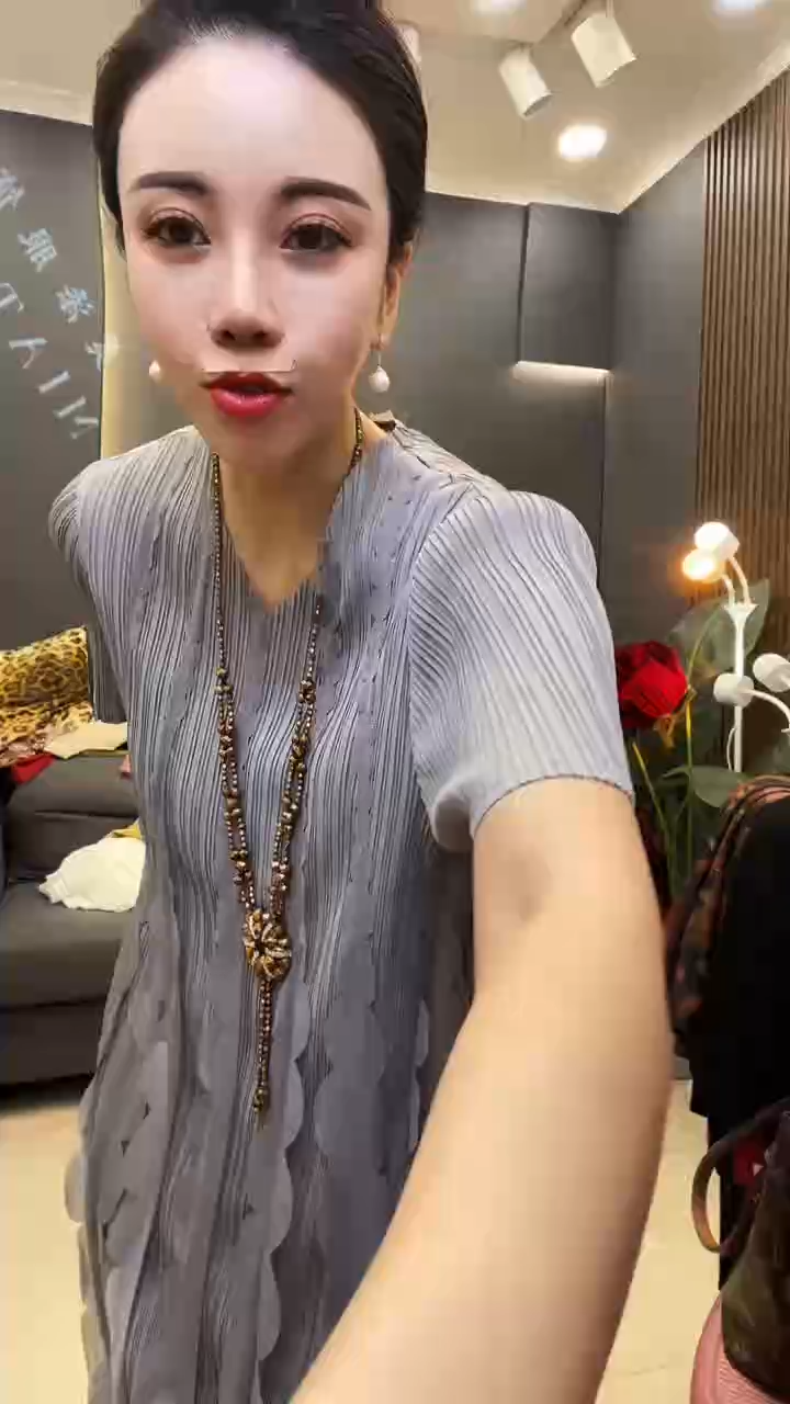 聚酯纤维（涤纶）灰色 花瓣裙