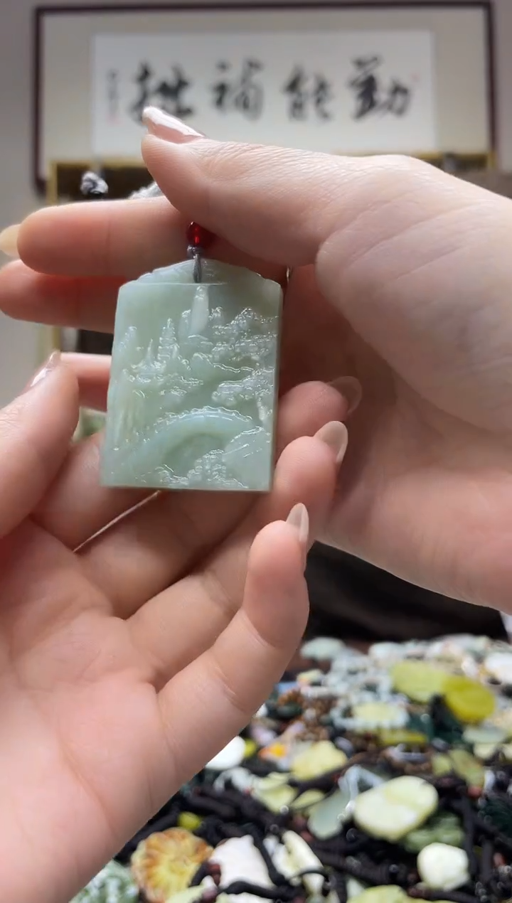 未镶嵌岫玉吊坠`