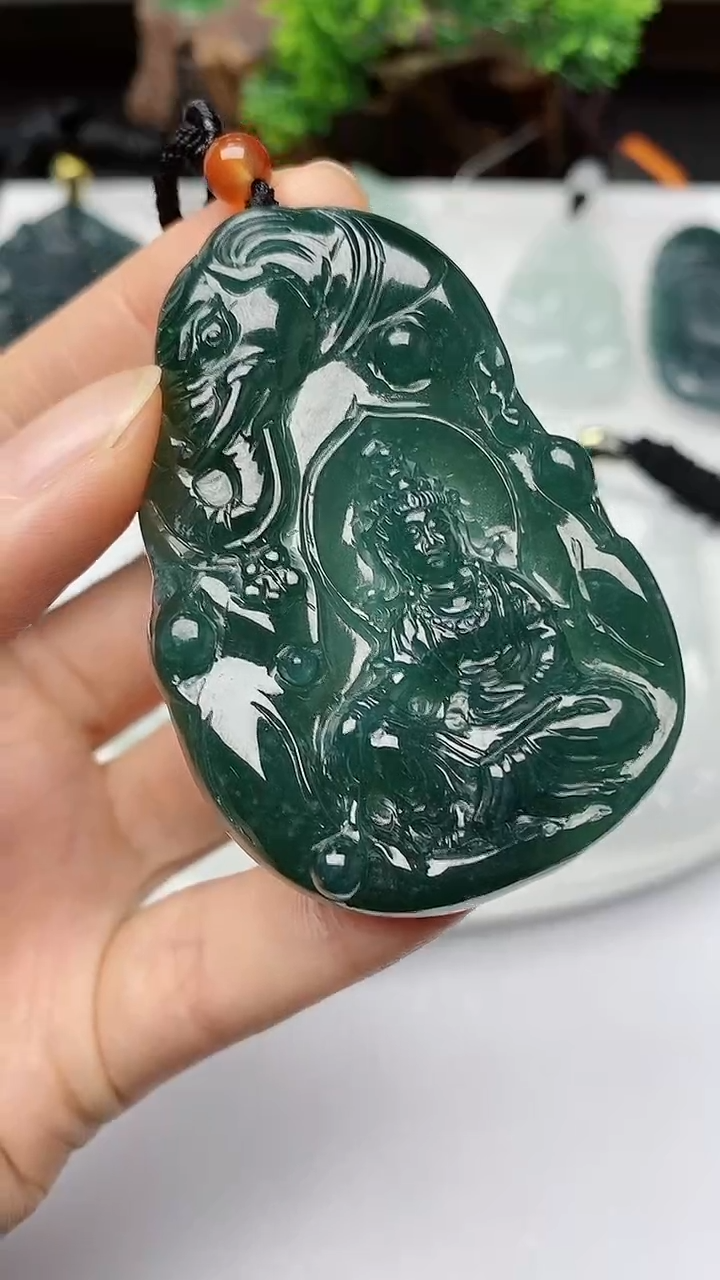 【闪购商品】翡翠颈饰未镶嵌