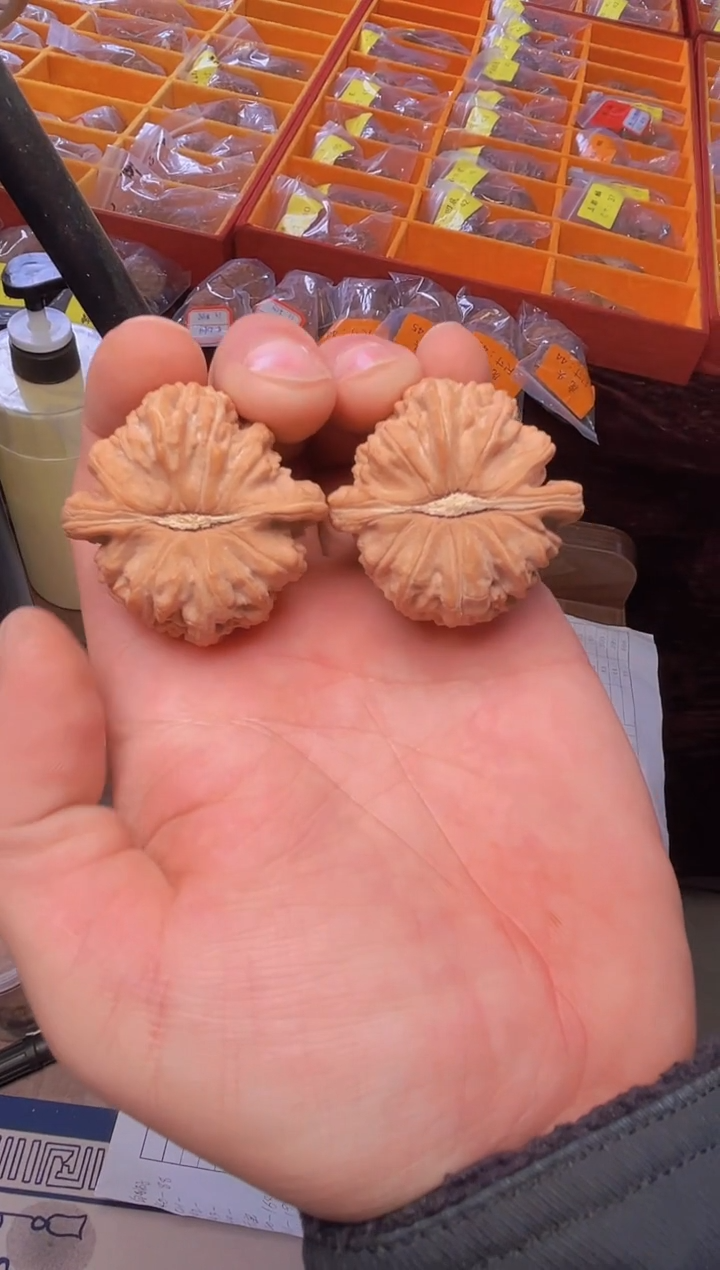 【闪购商品】文玩核桃把件42白狮子