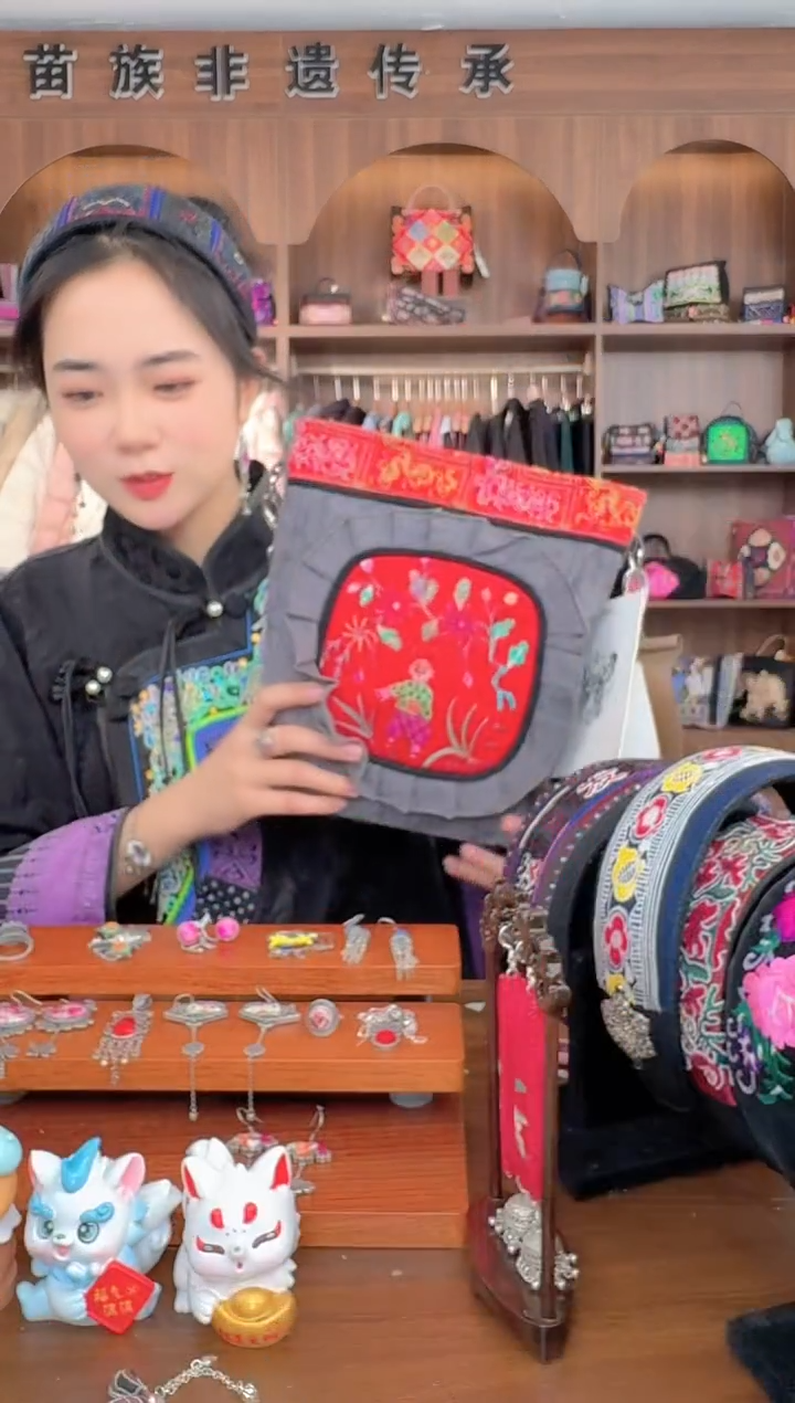 【闪购商品】织绣扶光苗绣传承L20