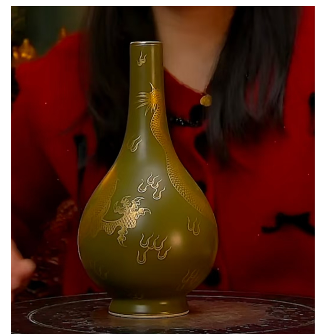 清   茶叶末釉描金龙纹胆瓶