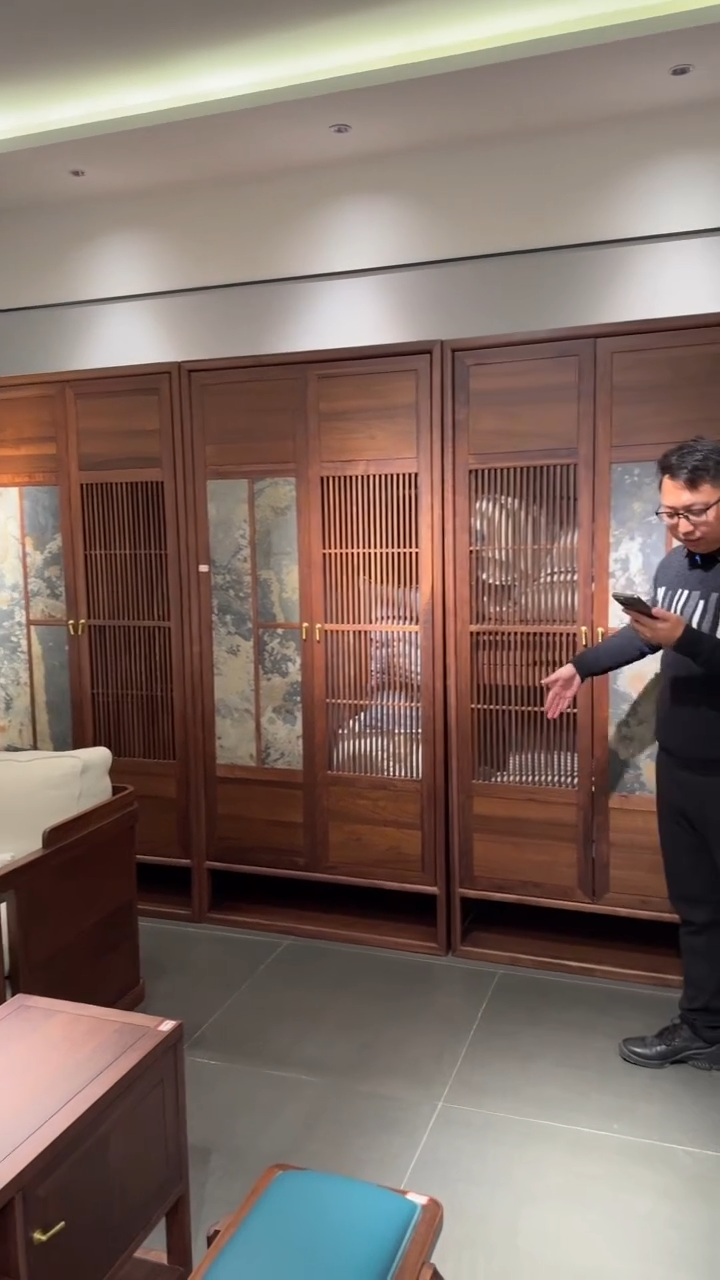 木圆角款纯实木清尾双门衣柜