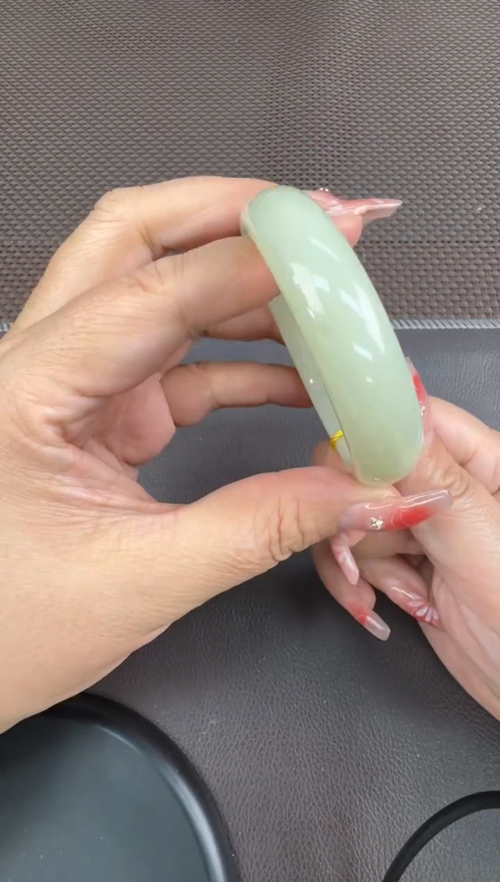 【闪购商品】和田玉手镯未镶嵌52