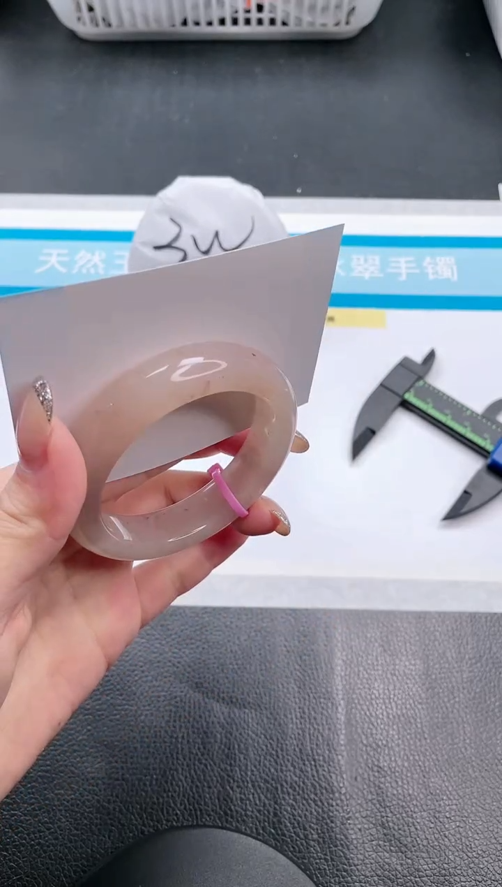 【闪购商品】石英质玉手镯未镶嵌12V185-52