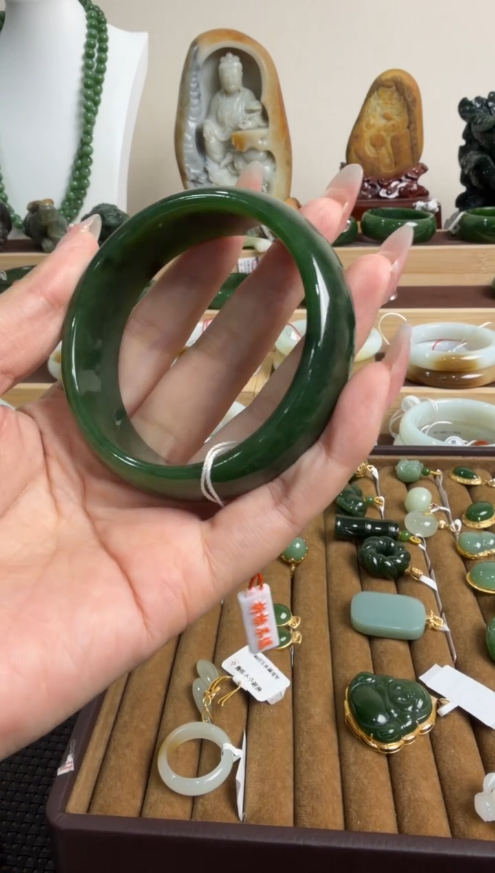 颈饰未镶嵌和田玉手镯60