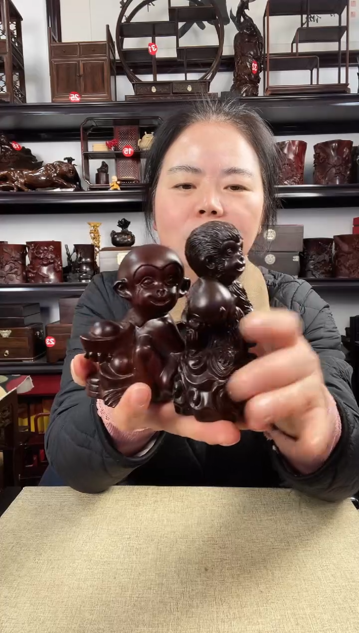 木元宝猴+桃猴老李红木工艺品