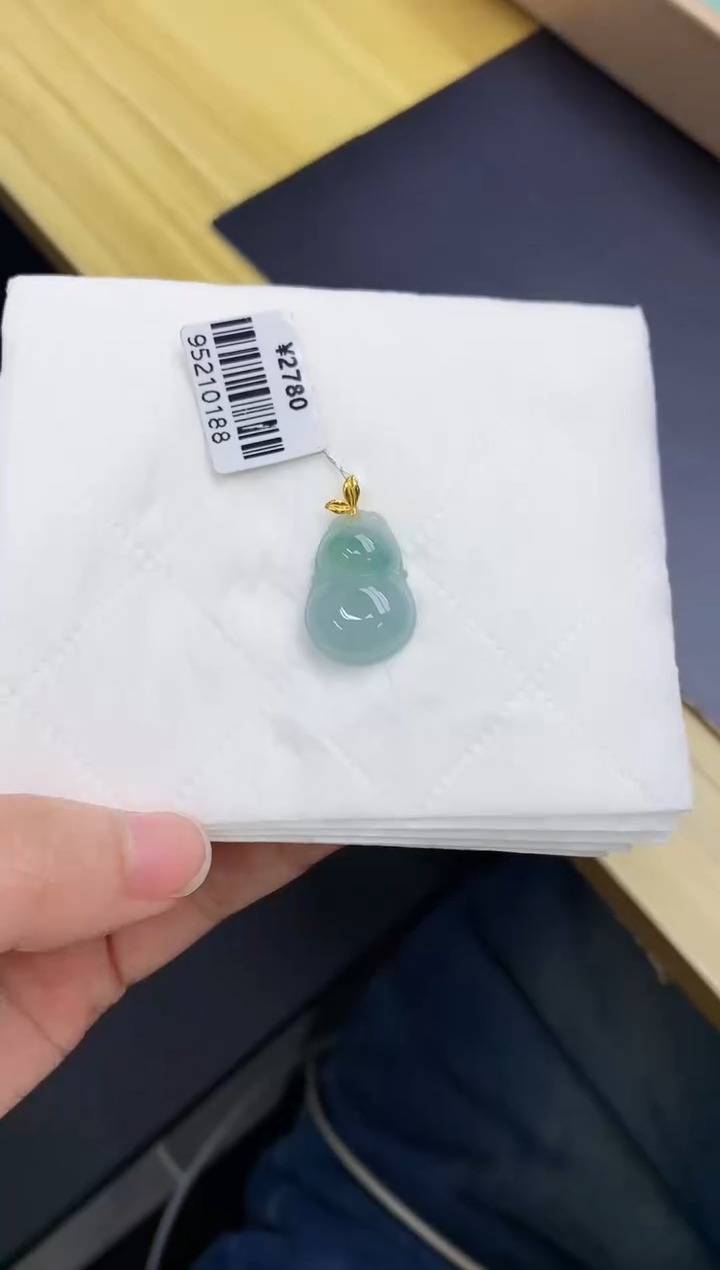 颈饰18K金镶嵌翡翠天然A货