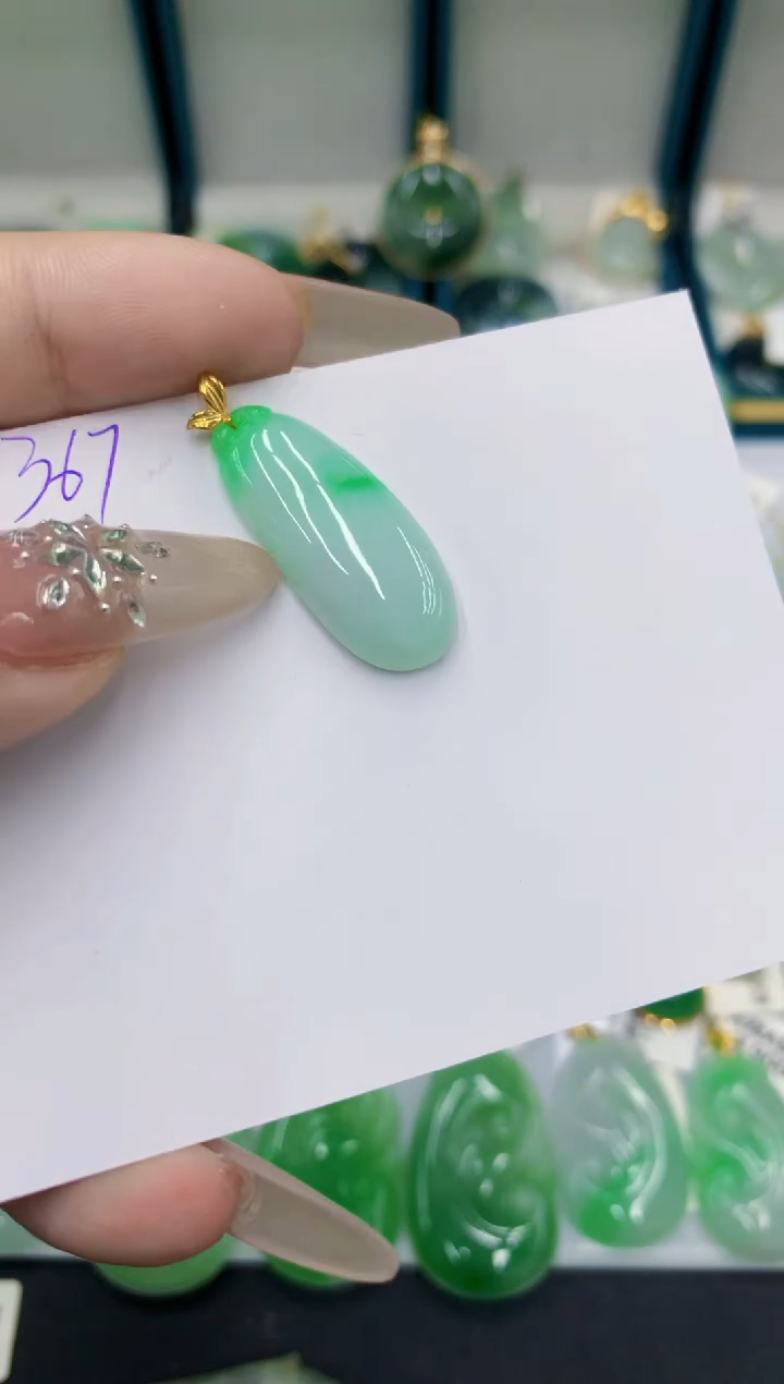 翡翠18K金镶嵌颈饰111111111111111