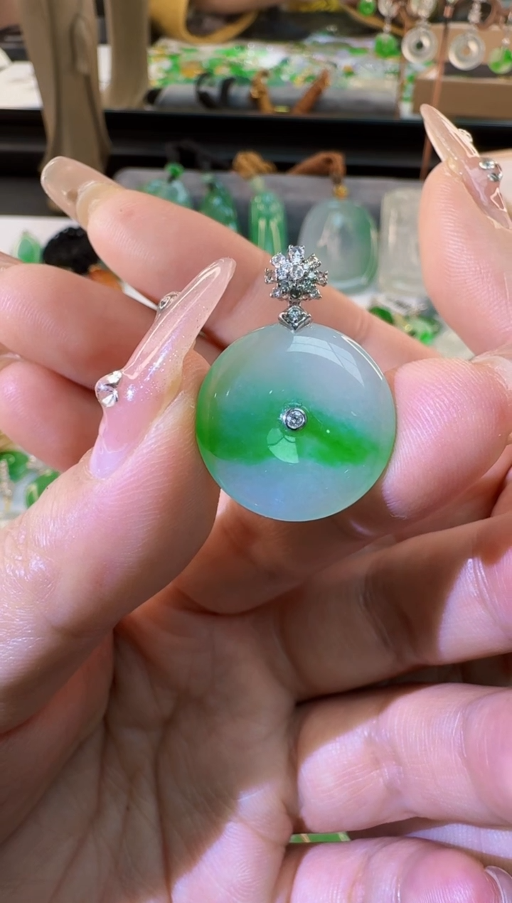 【闪购商品】翡翠颈饰18K金镶嵌缅甸翡翠A货挂件