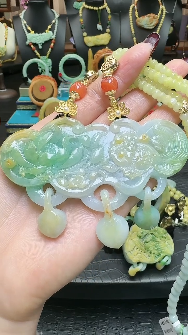 【闪购商品】翡翠颈饰未镶嵌黄加绿鱼戏莲花