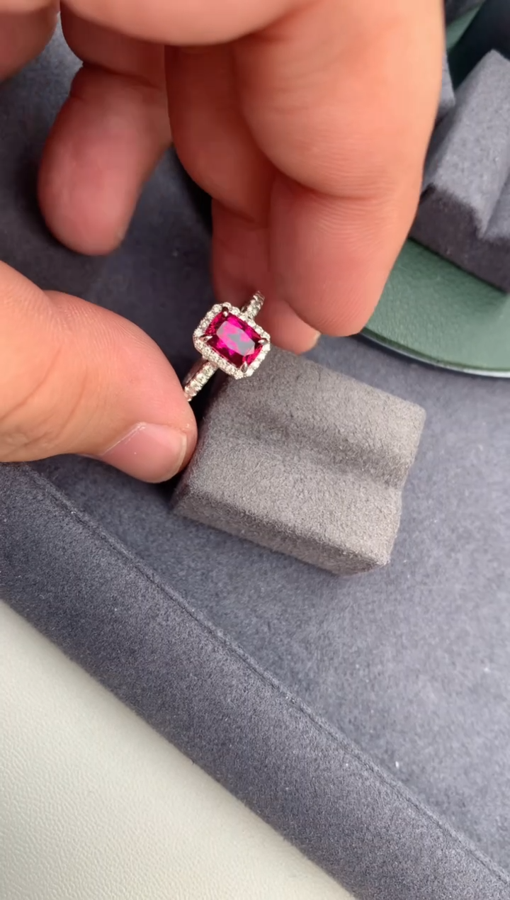 【闪购商品】碧玺戒指18K金镶嵌1.2ct卢比莱戒指