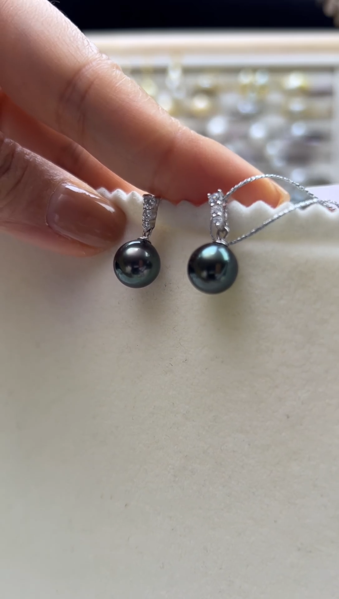 银S925镶嵌耳钉海水珍珠9.2mm正圆海水大溪地三颗石孔雀绿耳钉