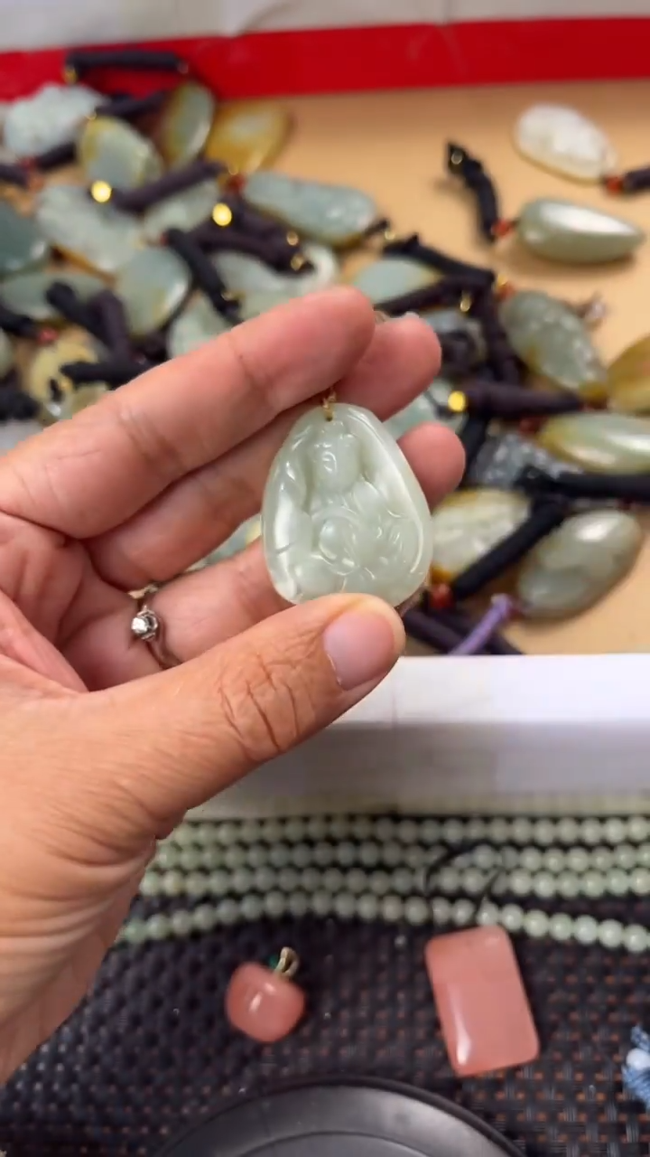 【闪购商品】和田玉颈饰未镶嵌多样性发货没有证书拍一发一有瑕