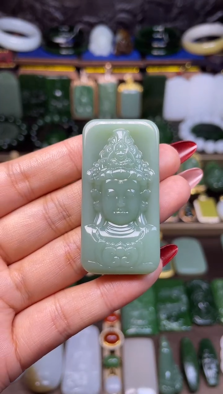 颈饰未镶嵌和田玉粉青观音