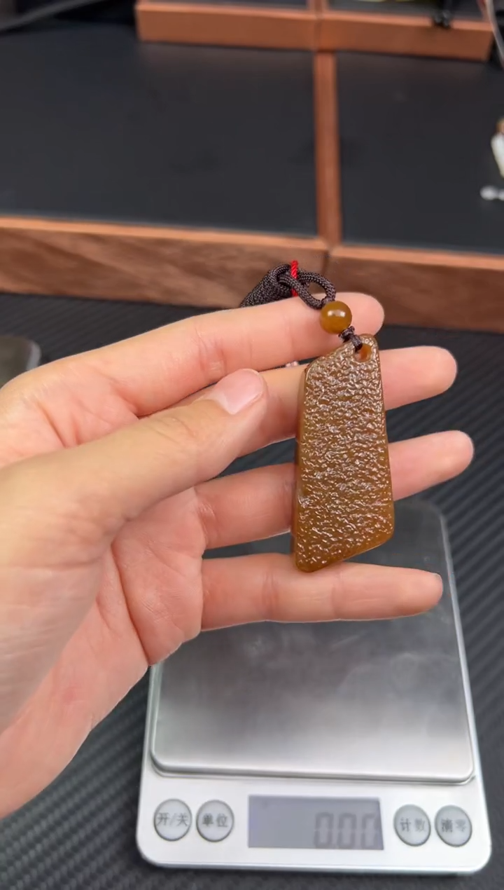 【闪购商品】和田玉吊坠(赠链)未镶嵌且末金山微色差