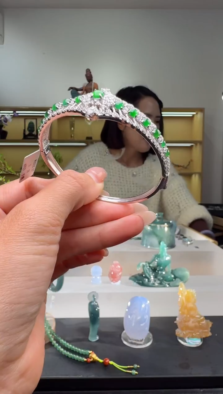 未镶嵌手镯翡翠手镯