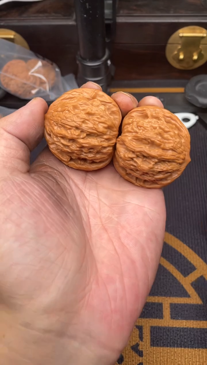 文玩核桃吊坠虎头42