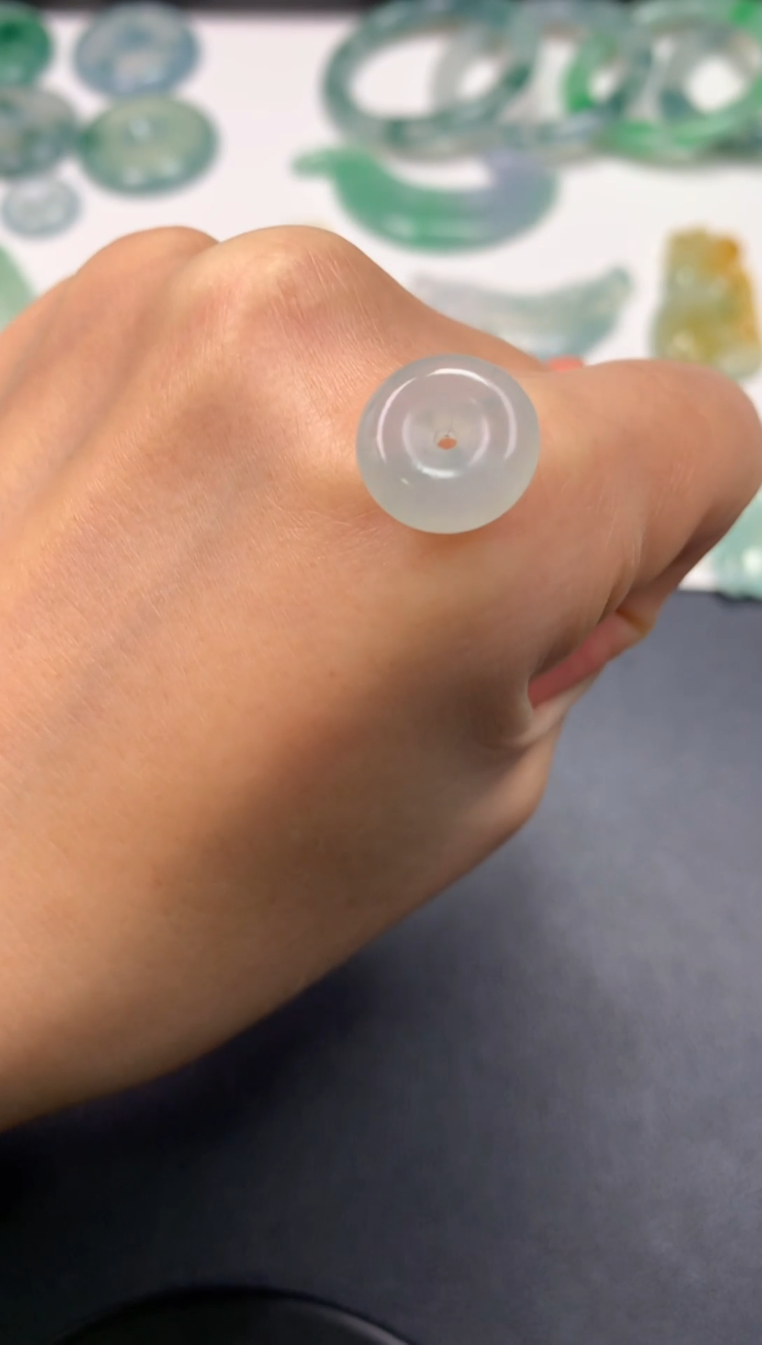 颈饰未镶嵌翡翠无鉴赏期无证书（12*4.1）