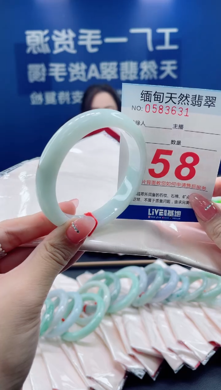 未镶嵌手镯翡翠天然翡翠手镯
