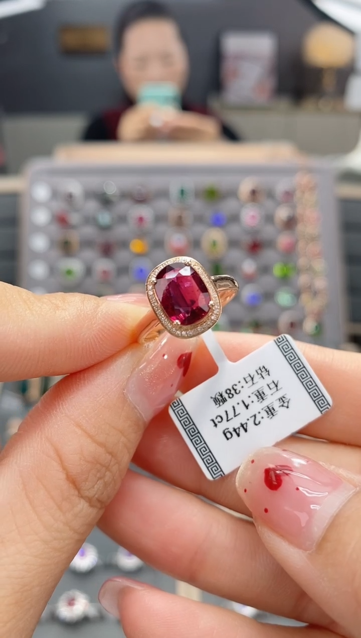 【闪购商品】碧玺戒指18K金镶嵌1.77  