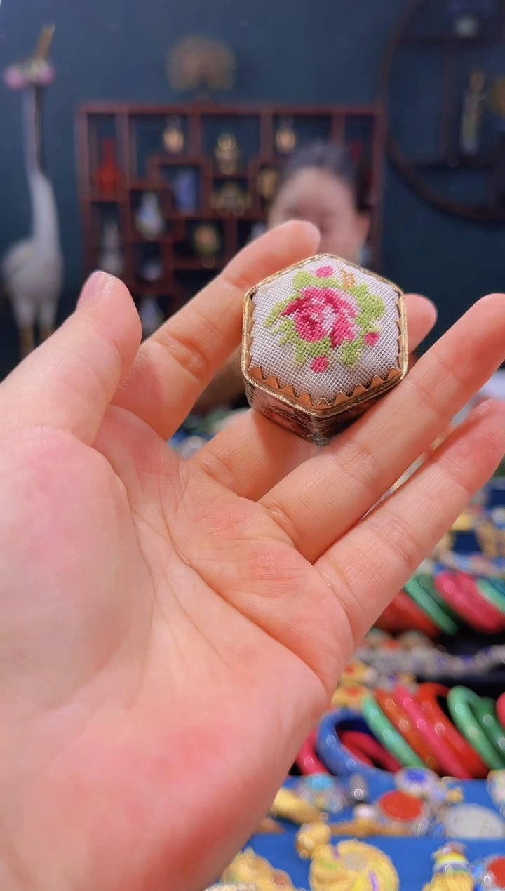 非遗技艺 纳纱景泰蓝粉盒 六边形