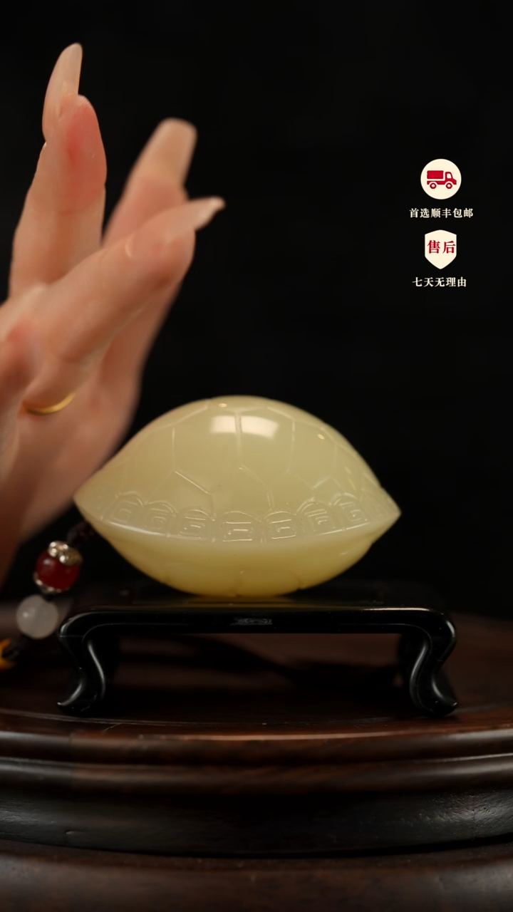云南石竹叶青雕刻：博古富甲天下手把件摆件