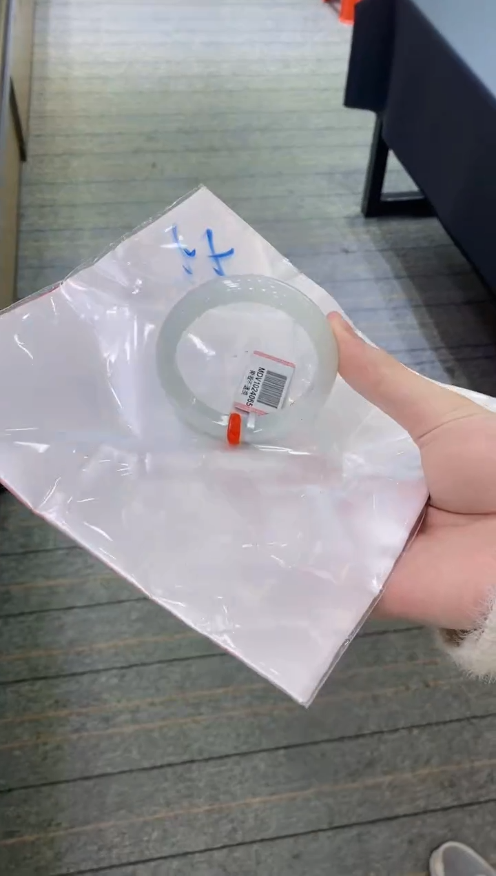 【闪购商品】翡翠手镯未镶嵌                