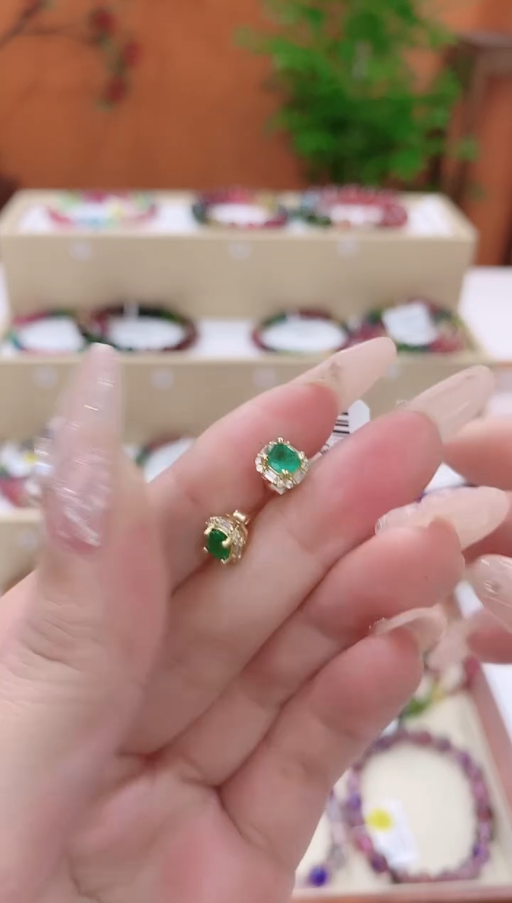 【闪购商品】祖母绿耳饰银S925镶嵌祖母绿耳钉多样性发货一件