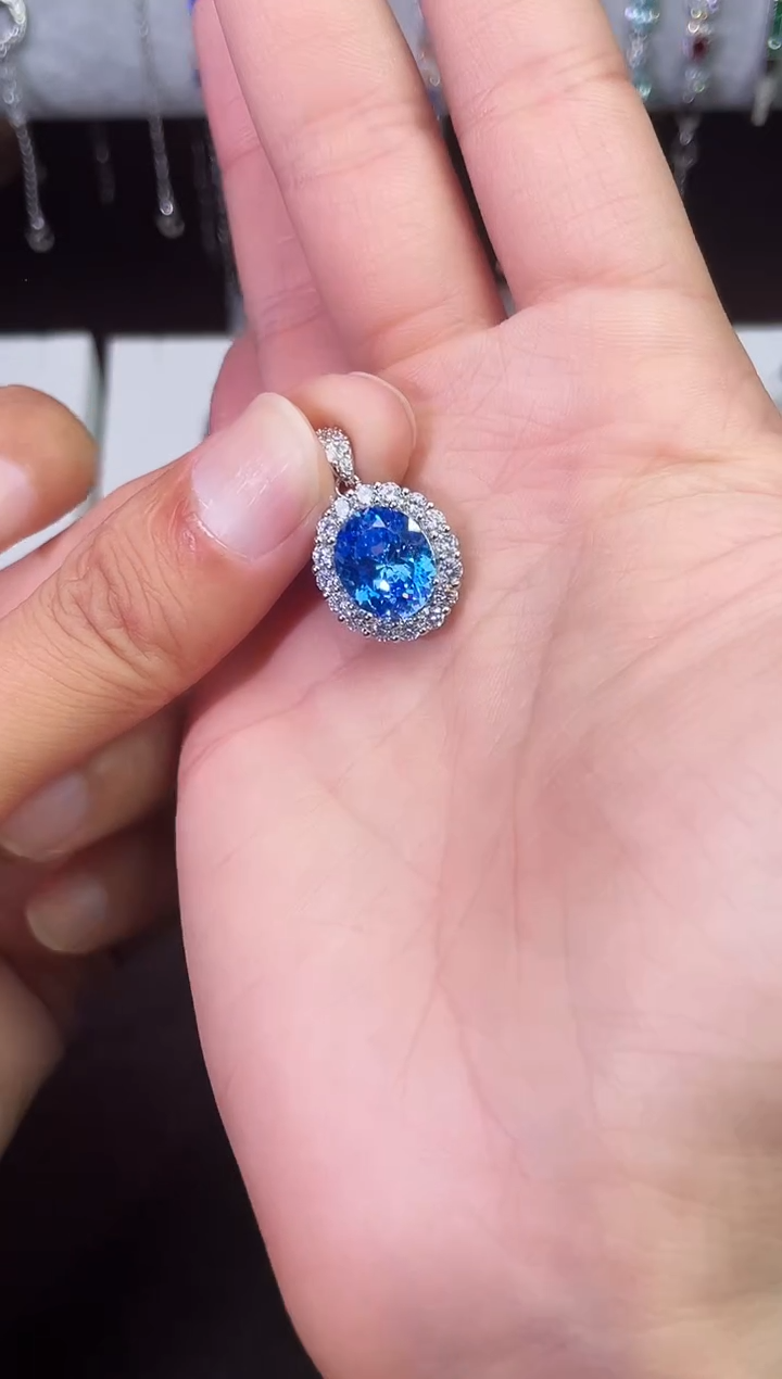 足铂镶嵌合成（培育）蓝宝石吊坠(赠链)蓝宝吊坠