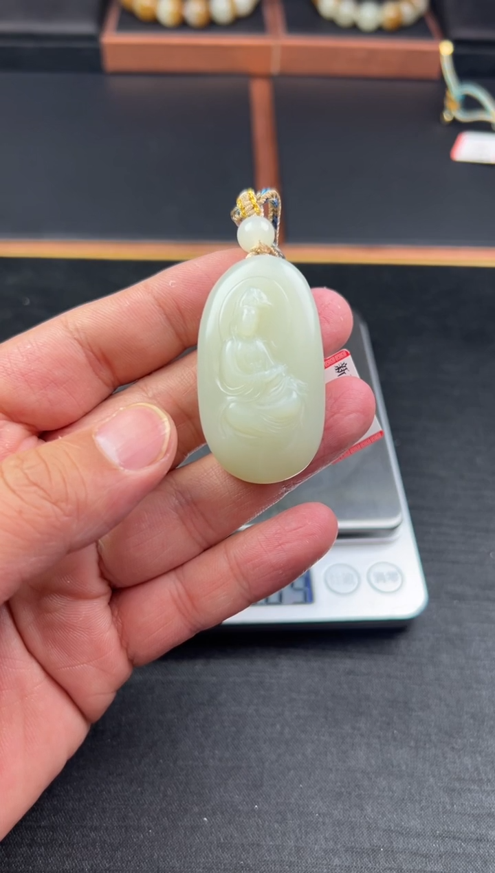 【闪购商品】和田玉吊坠(赠链)未镶嵌且末微色差迪克兰