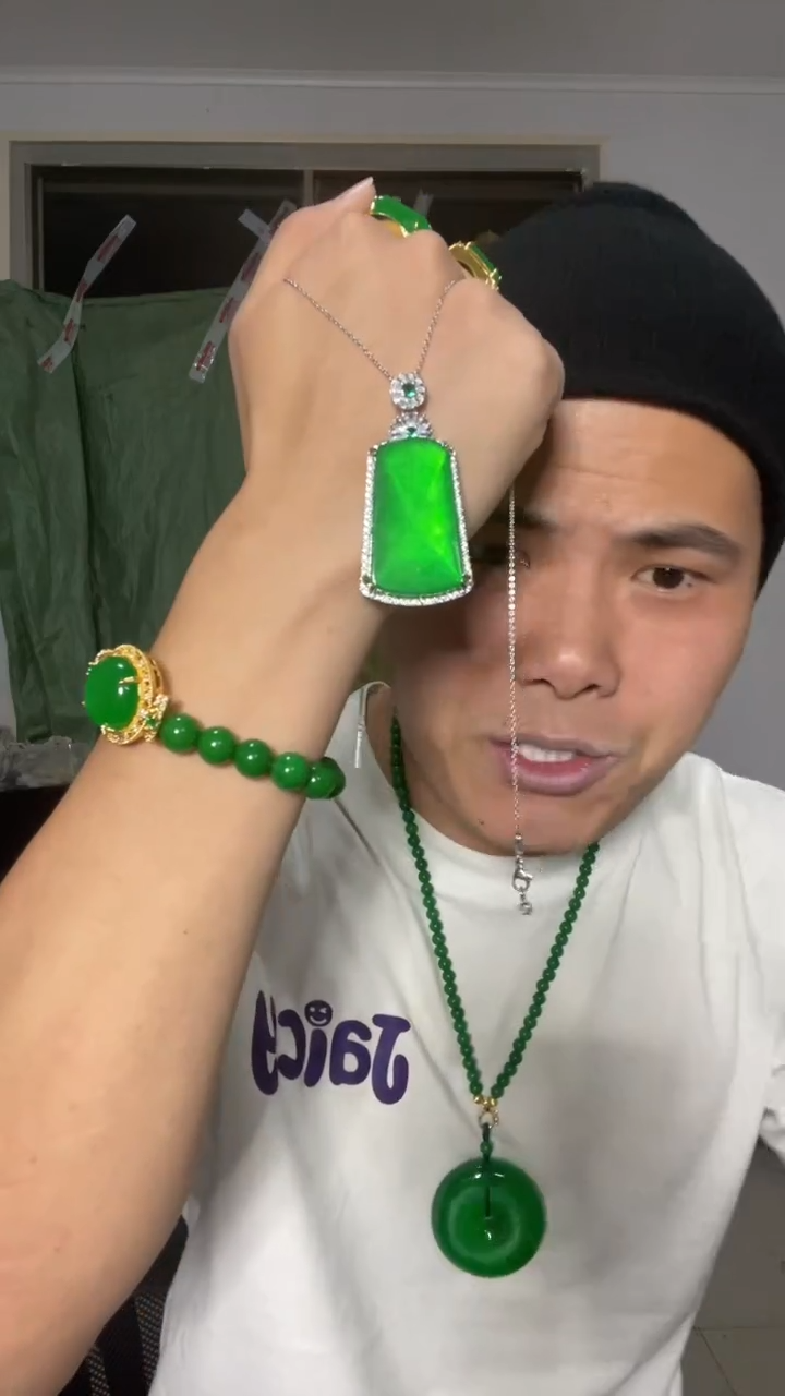 翡翠未镶嵌吊坠(赠链)【小伍珠宝】缅料满绿镶嵌无事牌