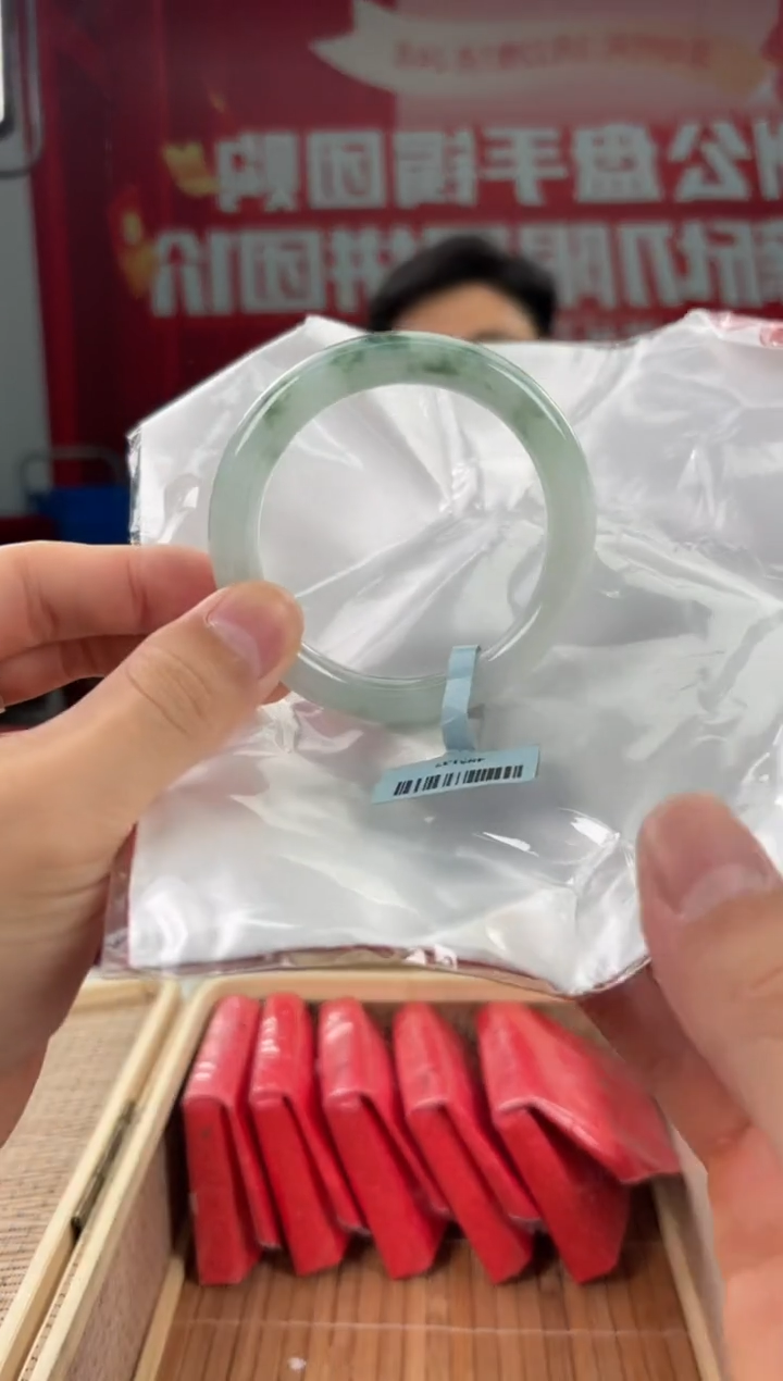 翡翠未镶嵌手镯（圆镯）14手镯