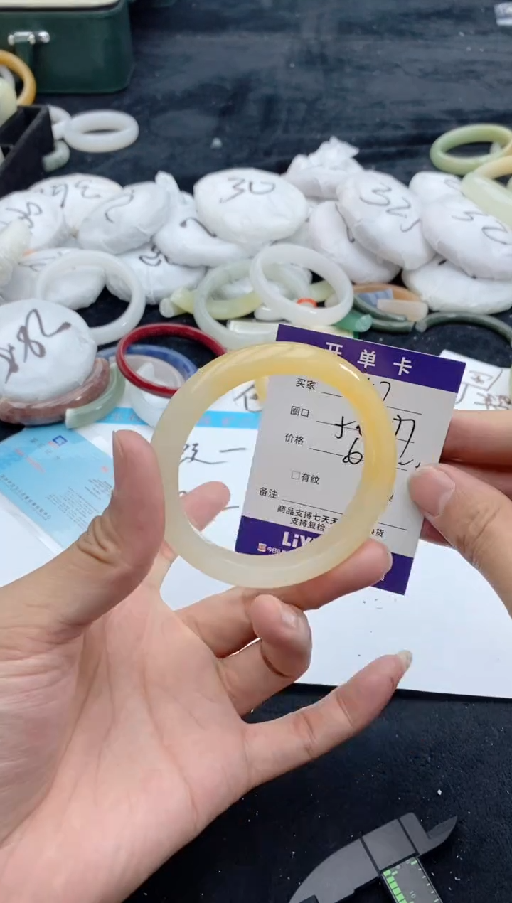 【闪购商品】石英质玉手镯未镶嵌167