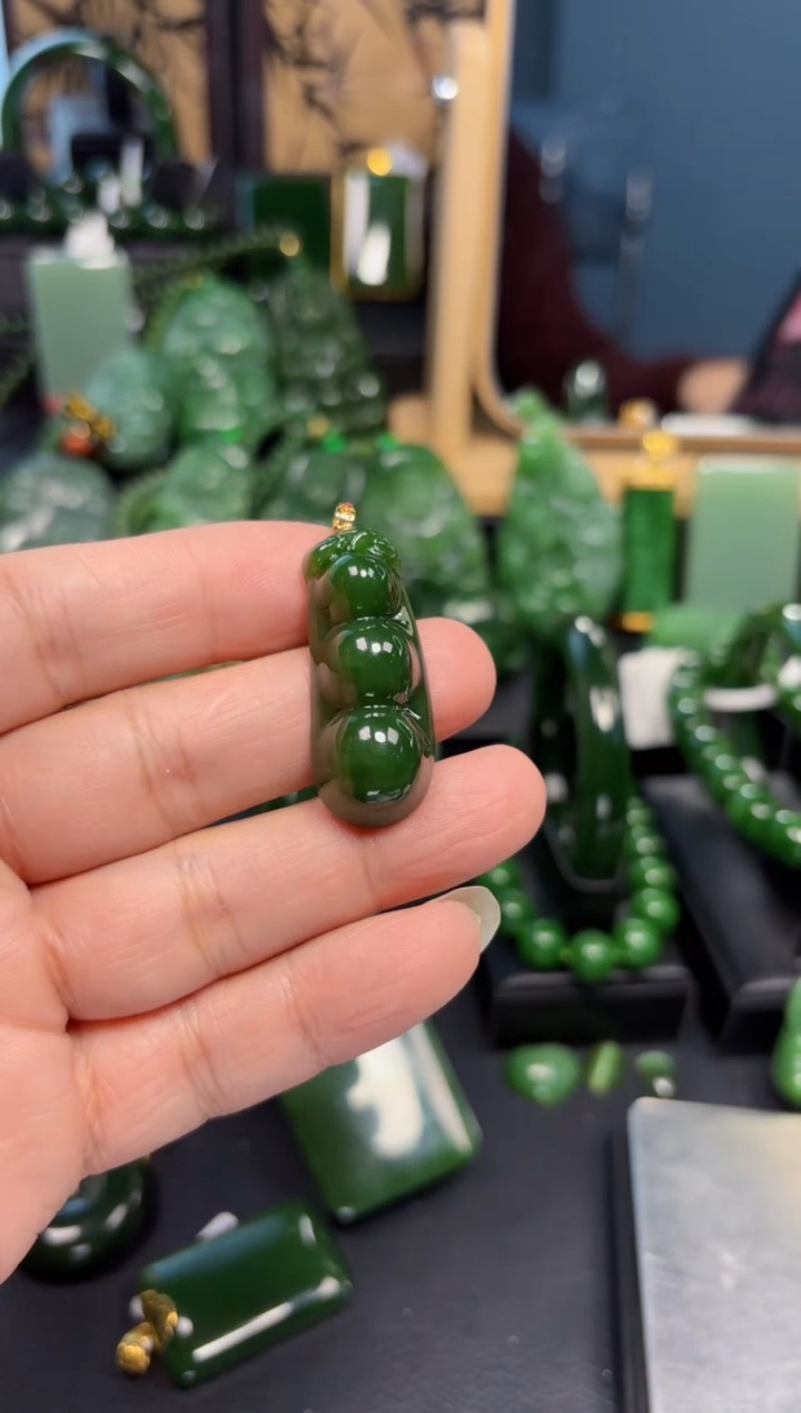 【闪购商品】和田玉（碧玉）吊坠(赠链)18K金镶嵌1