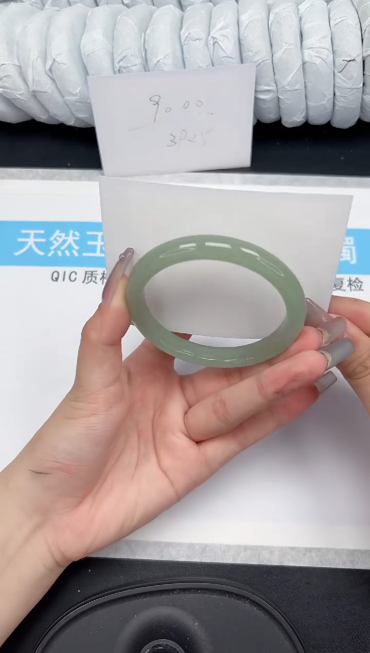 【闪购商品】石英质玉手镯未镶嵌65-60.8