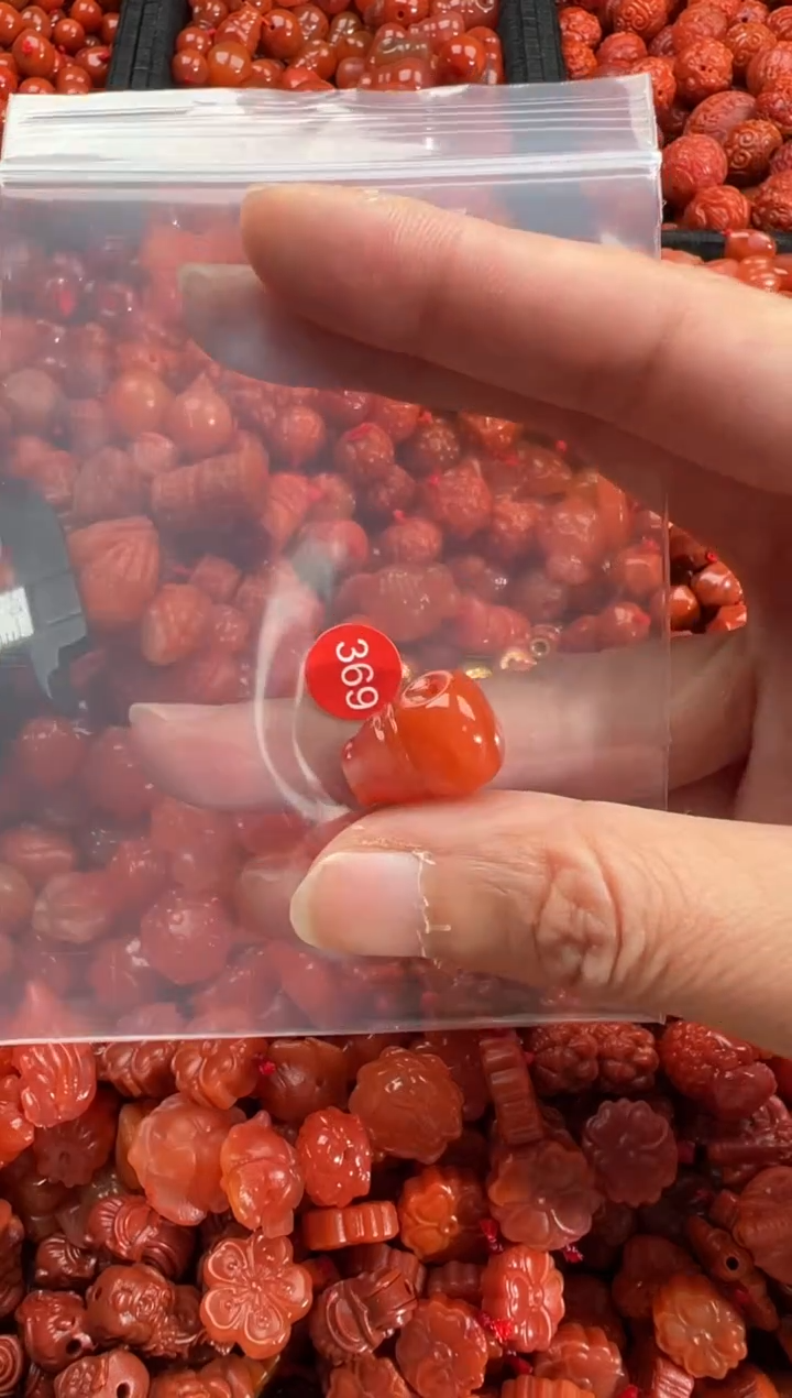 【闪购商品】南红玛瑙未镶嵌颈饰1
