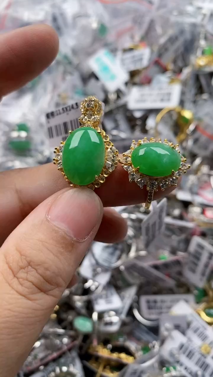 银S925镶嵌戒指翡翠666    10