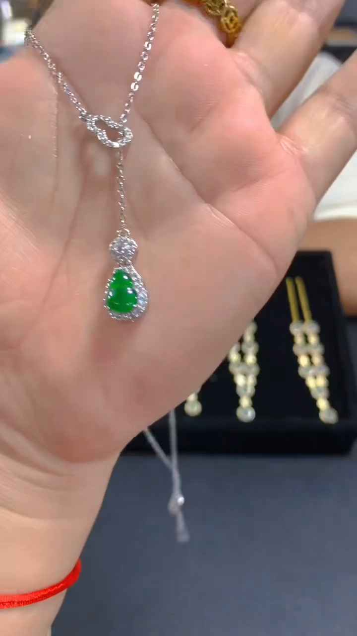 【闪购商品】翡翠吊坠(赠链)未镶嵌0565237972多样性发其一
