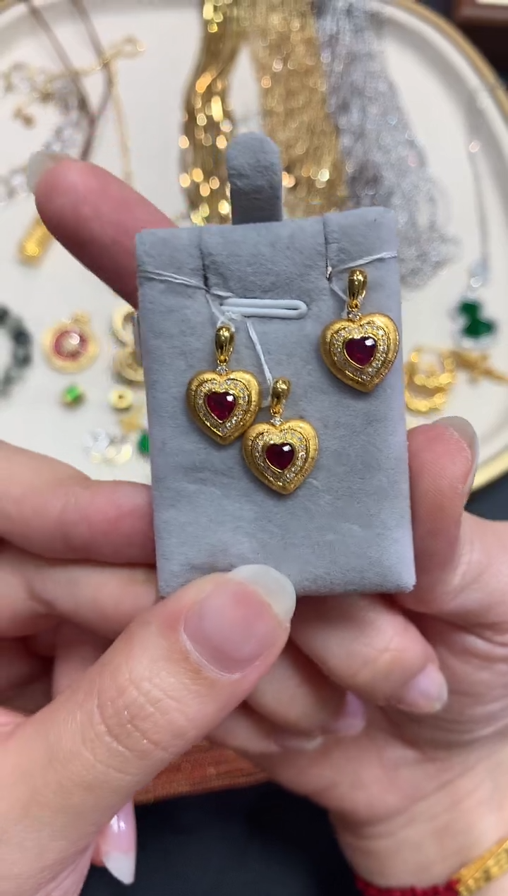 【闪购商品】红宝石吊坠(不含链)18K金镶嵌A848|多样性发一件2980