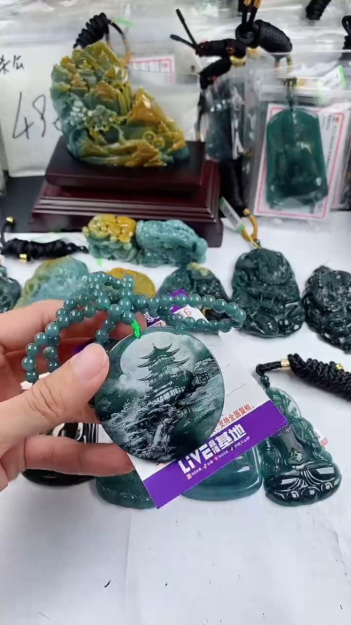 【闪购商品】翡翠颈饰未镶嵌           