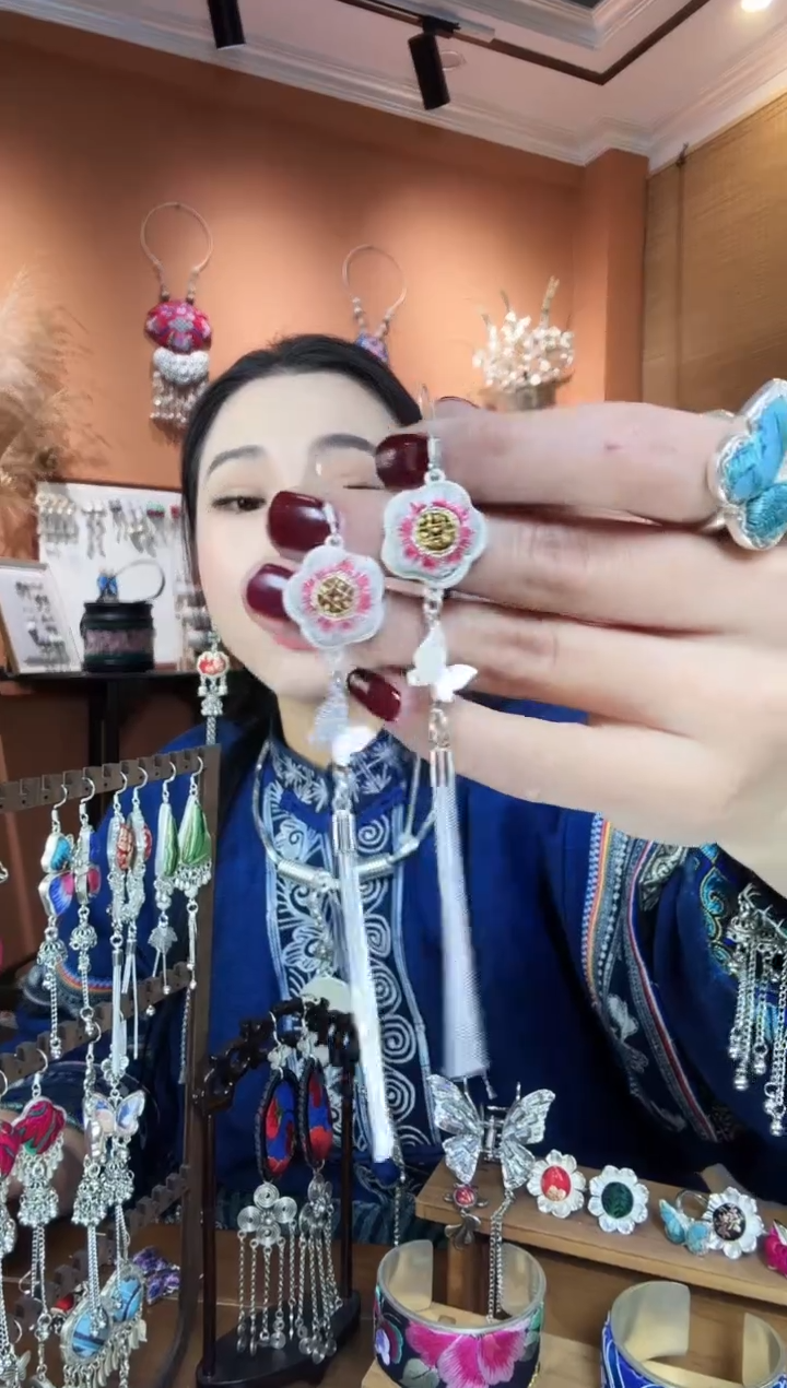 【闪购商品】刺绣纯手工民族风耳环