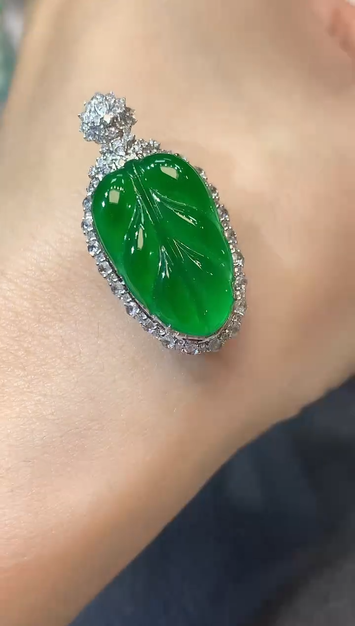 【闪购商品】翡翠吊坠(不含链)18K金镶嵌C31