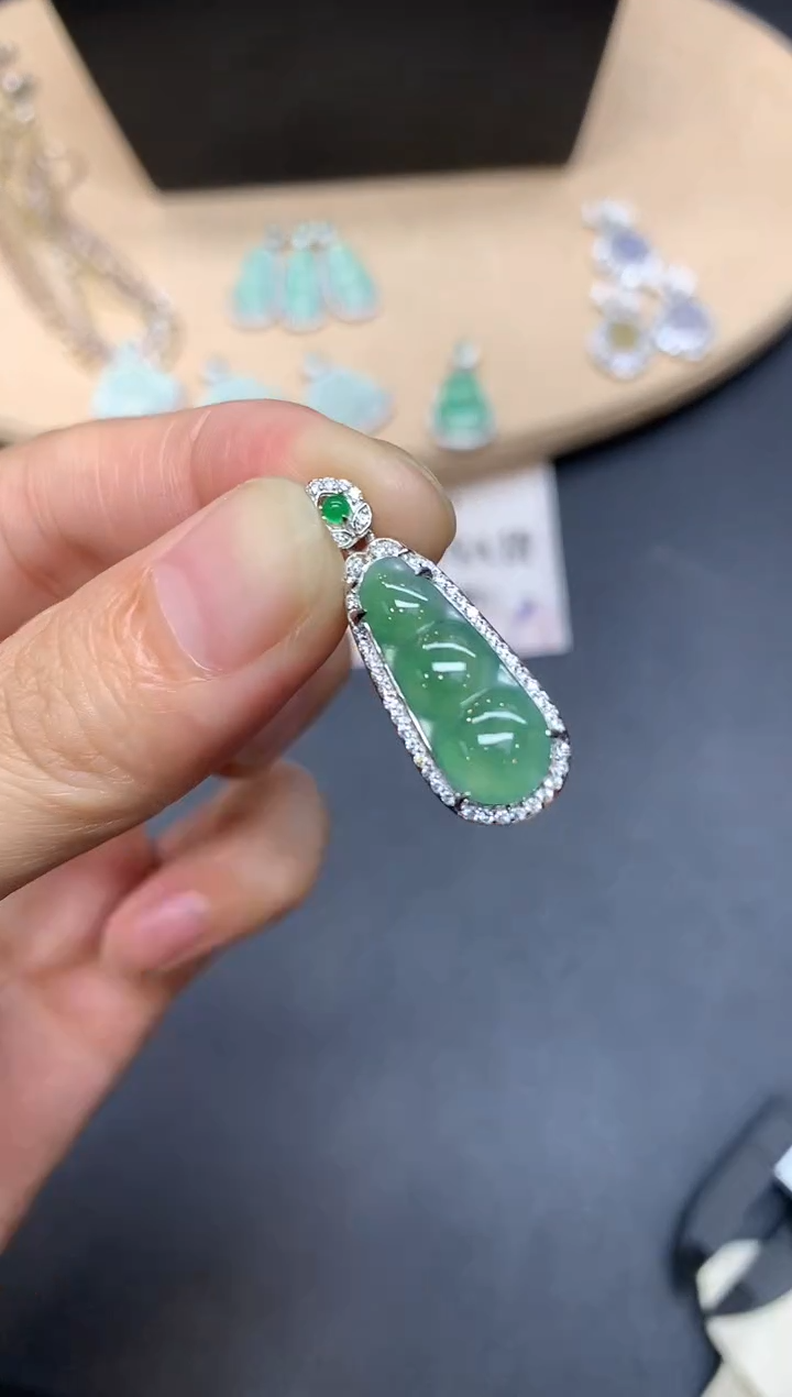 【闪购商品】翡翠吊坠(不含链)银S925镶嵌福豆【多样性发其一】