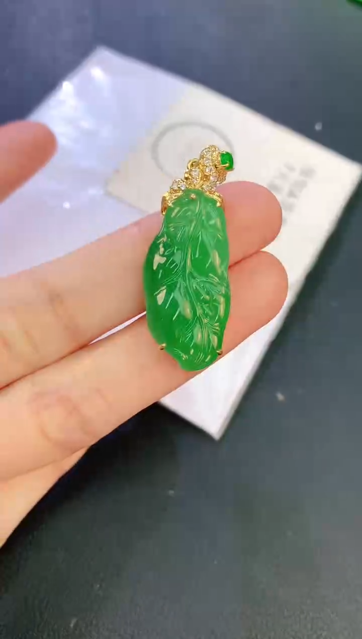 翡翠18K金镶嵌颈饰 赠礼盒证书 麦麦