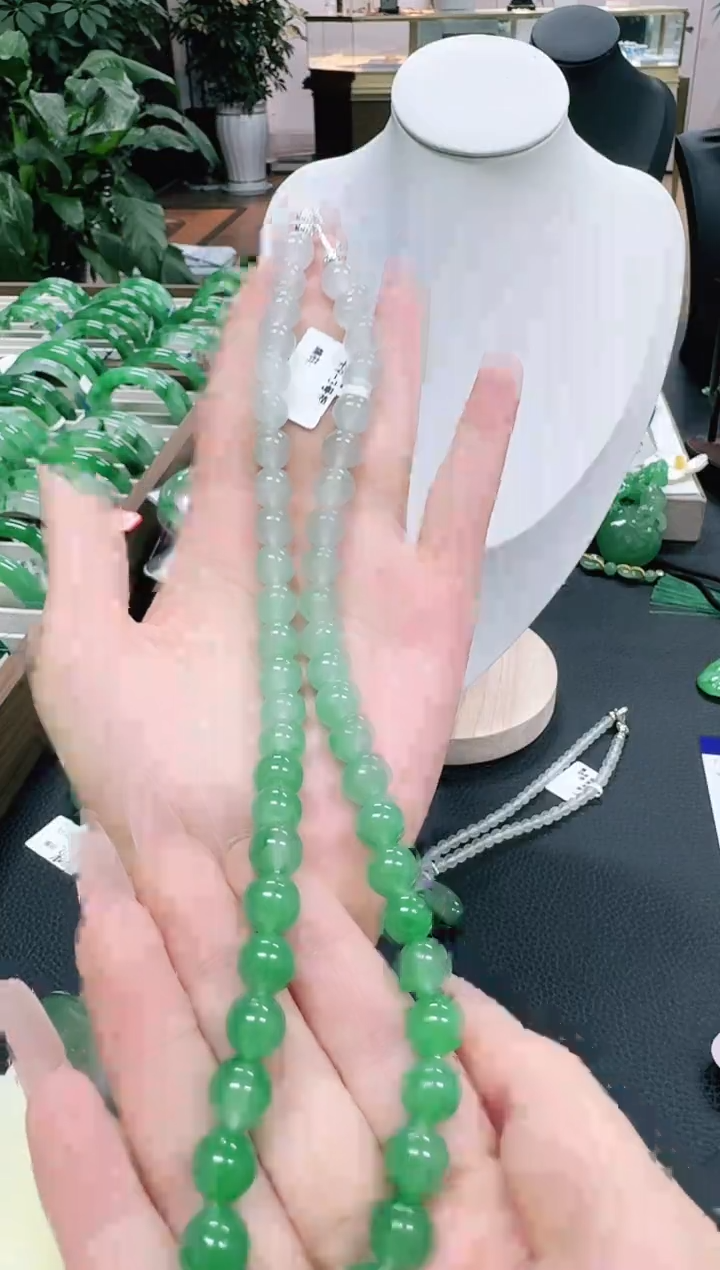 未镶嵌1石英质玉（非洲翠）/3825