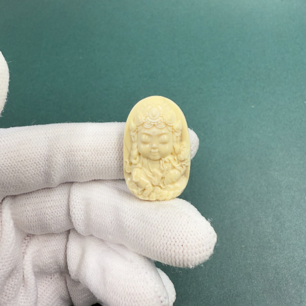 E6430天然猛犸牙小雕刻牌吊坠 支持鉴定 假一罚四