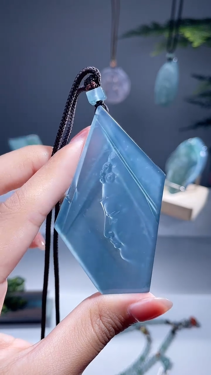 颈饰未镶嵌翡翠挂件